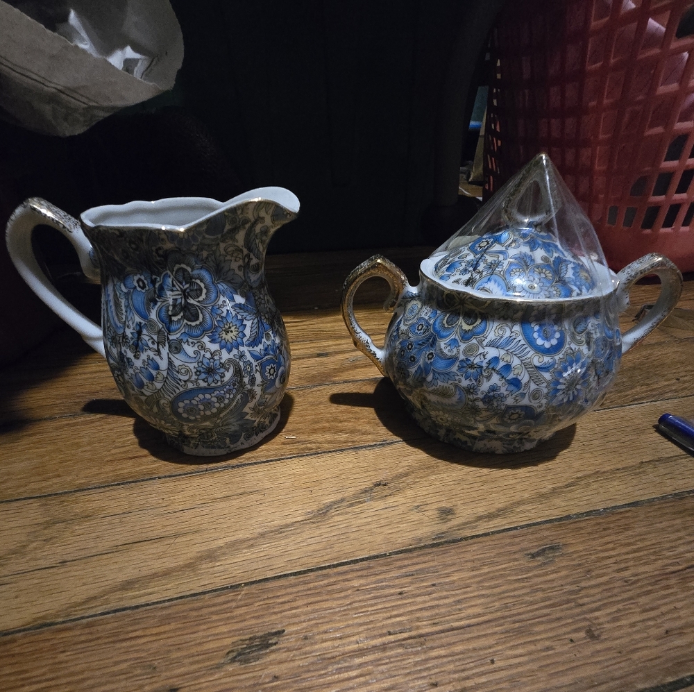 English China Set sugar bowel and creamer